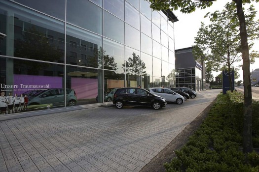 Köln (DE), Mercedes Benz, AquaSix granite in combination with La Linia object color.