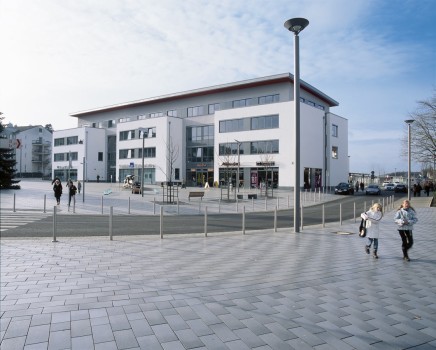 Iserlohn (D), Station forecourt, Belpasso Grigio.