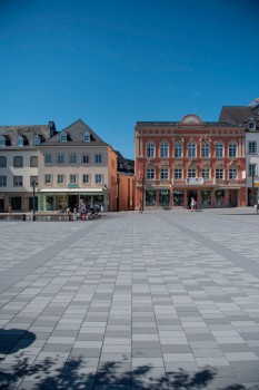 Bitburg (DE), Platz am Spittel, Palladio Colours 13.01, 13.03 and 13.05.