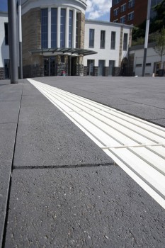 Mülheim (D), Station forecourt, System Terra Lava anthracite.