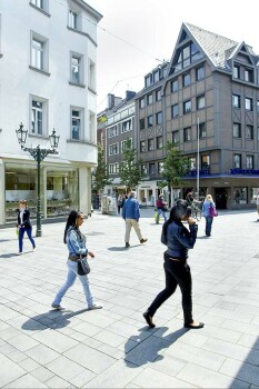 Düsseldorf (D), Altstadt, Umbriano Grey granite-white textured.