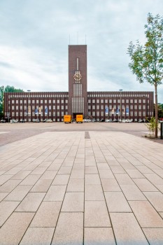 Wilhelmshaven (DE), station square, Umbriano Beige granite textured.