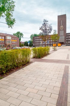 Wilhelmshaven (DE), station square, Umbriano Beige granite textured.