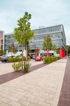 Wilhelmshaven (DE), station square, Umbriano Beige granite textured.