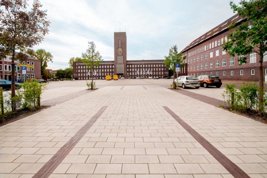 Wilhelmshaven (DE), station square, Umbriano Beige granite textured.