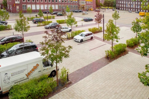 Wilhelmshaven (DE), station square, Umbriano Beige granite textured.