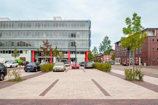 Wilhelmshaven (DE), station square, Umbriano Beige granite textured.