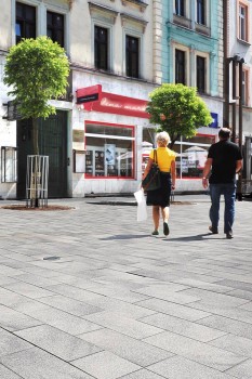 Chorzów (PL), Pedestrian zone Jagiellońska, Umbriano Grey granite-white and Grey-anthracite textured.