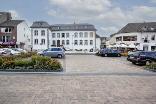 Geilenkirchen (D), Downtown, Umbriano Beige-brown and Granite-red textured.