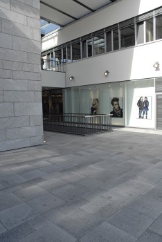 Emmendingen (D), Merk Galerie, Umbriano Grey granite-white textured.