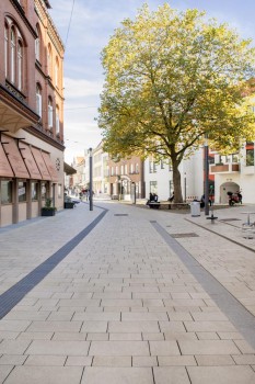 Minden (DE), Voetgangerszone, Umbriano Granietbeige gemarmerd.