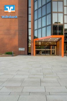 Bochum (DE), Volksbank, Umbriano Beige granite textured.