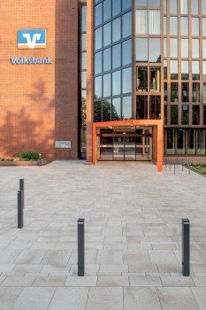 Bochum (DE), Volksbank, Umbriano Beige granite textured.