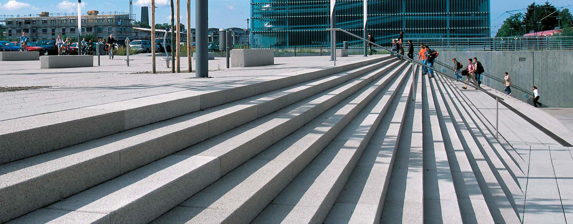 Hennef (D), Bahnhof - Place Le Pecq, Tocano-Steps Grey granite blasted.